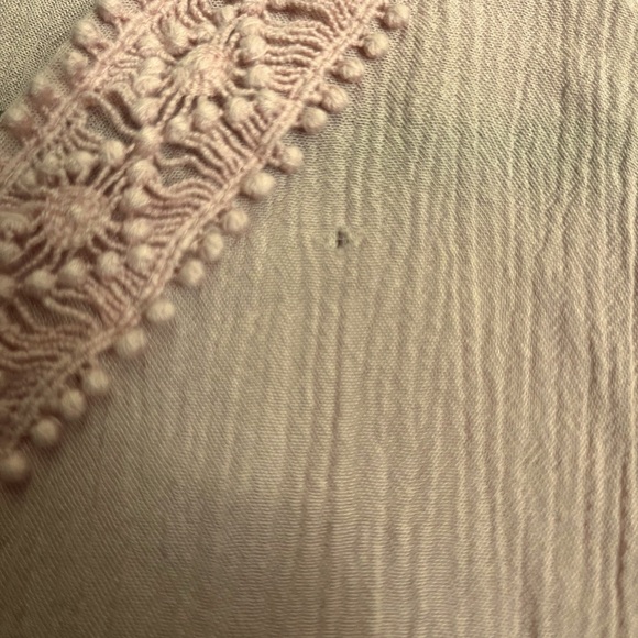 ⭐️3 FOR $12- St. John’s Bay Vneck Blouse - Picture 2 of 2